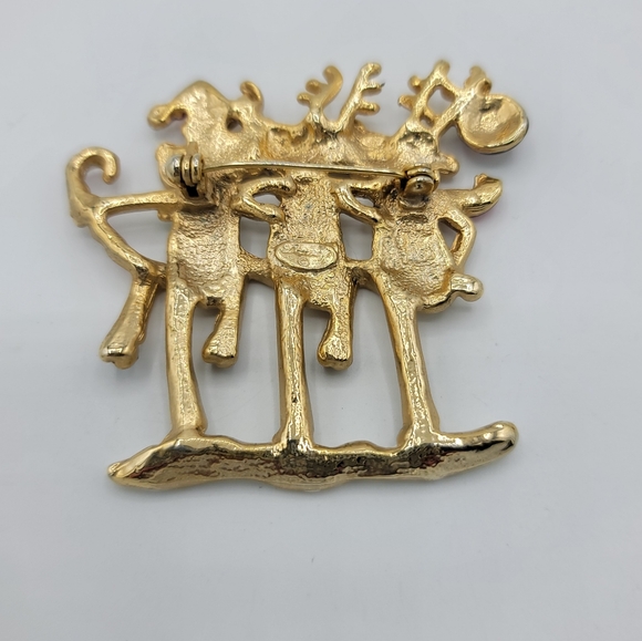 Danecraft Dancing Reindeer Christmas Brooch Gold Tone Enamel Midcentury 60s Vtg - Picture 5 of 9